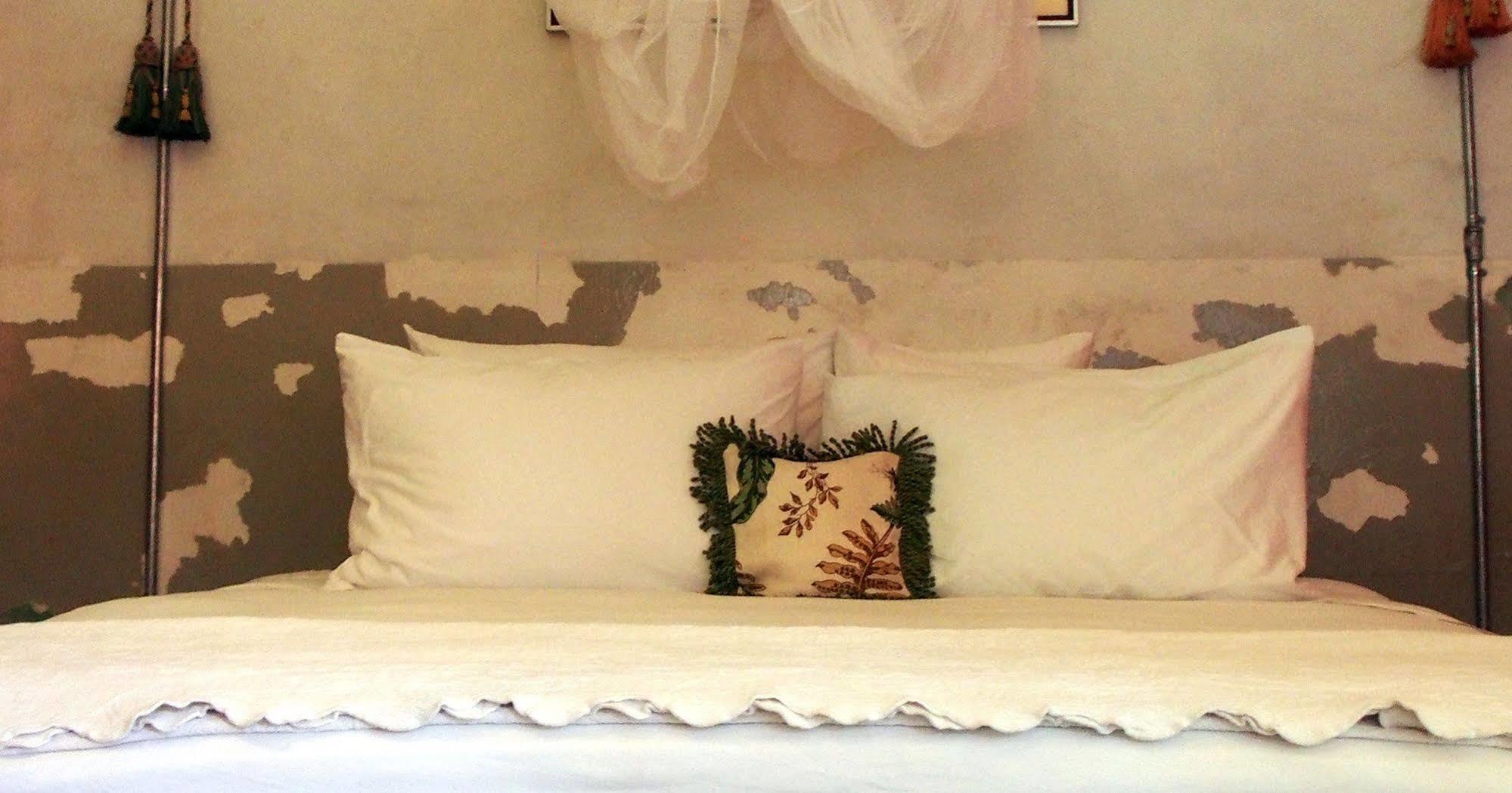 Bric-A-Brac Hotel พระตะบอง ภายนอก รูปภาพ